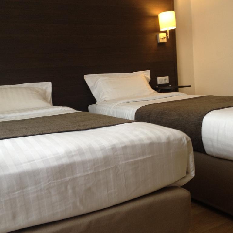 Hotel Univers Carpentras Zimmer foto
