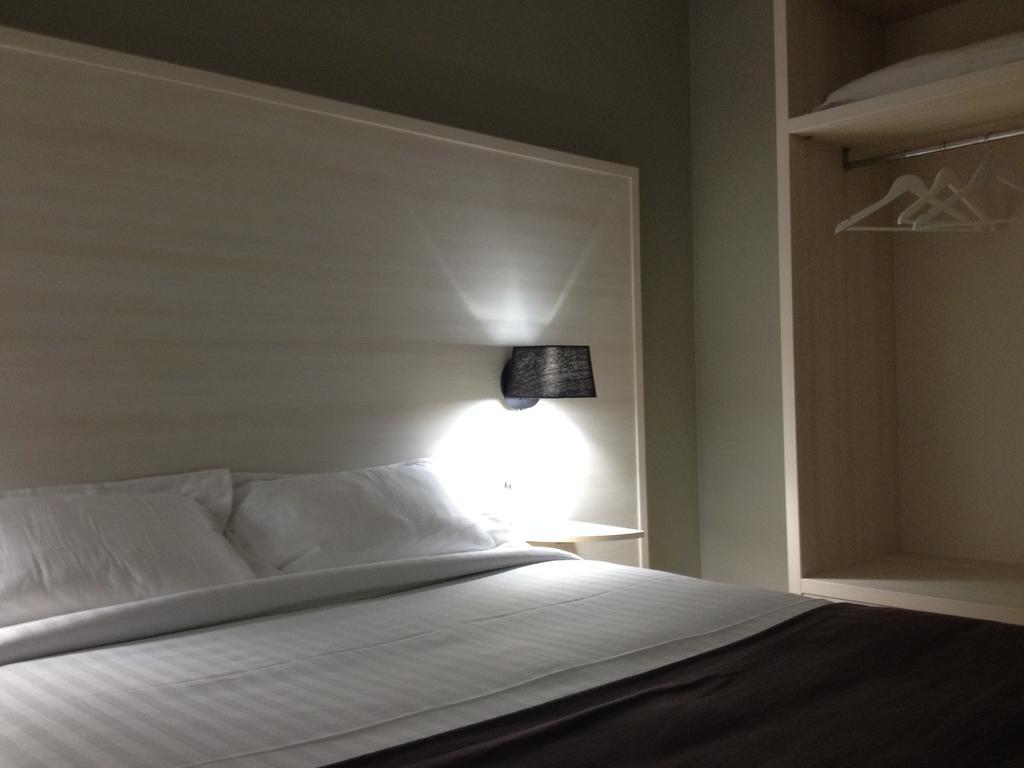 Hotel Univers Carpentras Zimmer foto